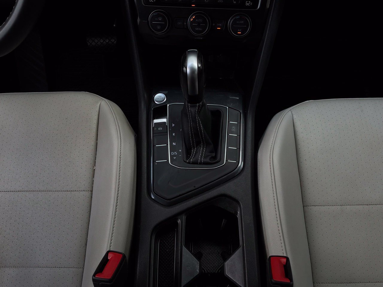 Used 2021 Volkswagen Tiguan SE FWD image 16