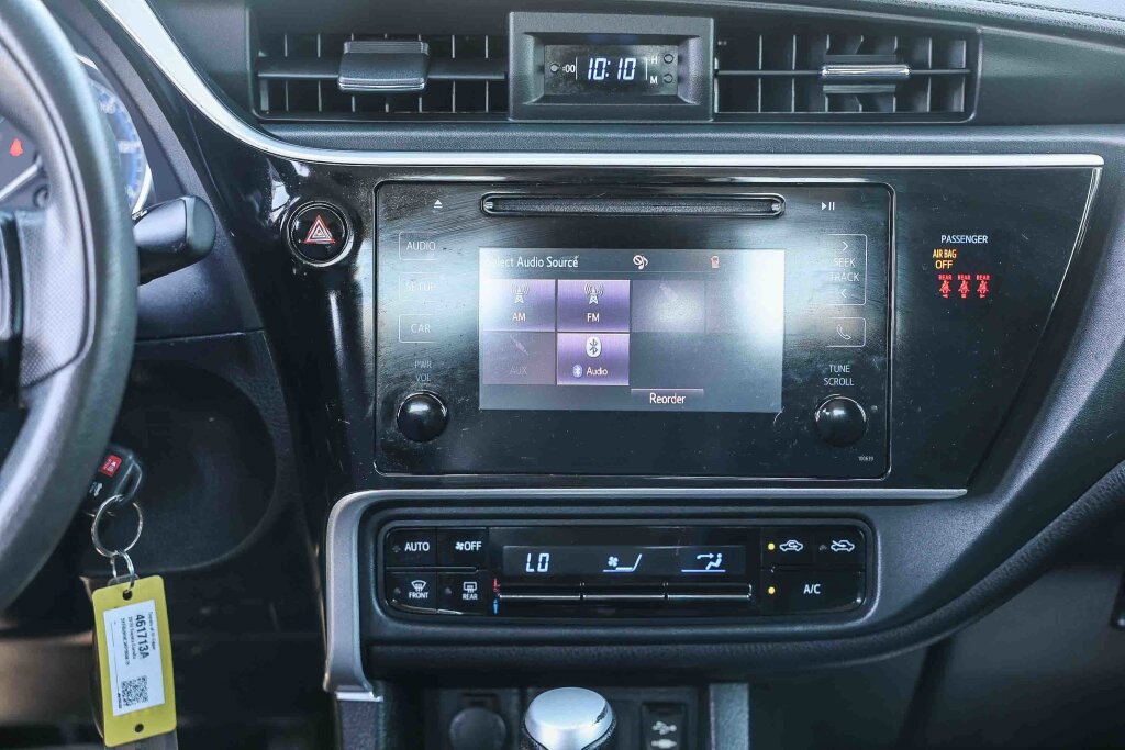 Used 2019 Toyota Corolla LE w/ Carpet Mat Package (TMS) FWD image 3