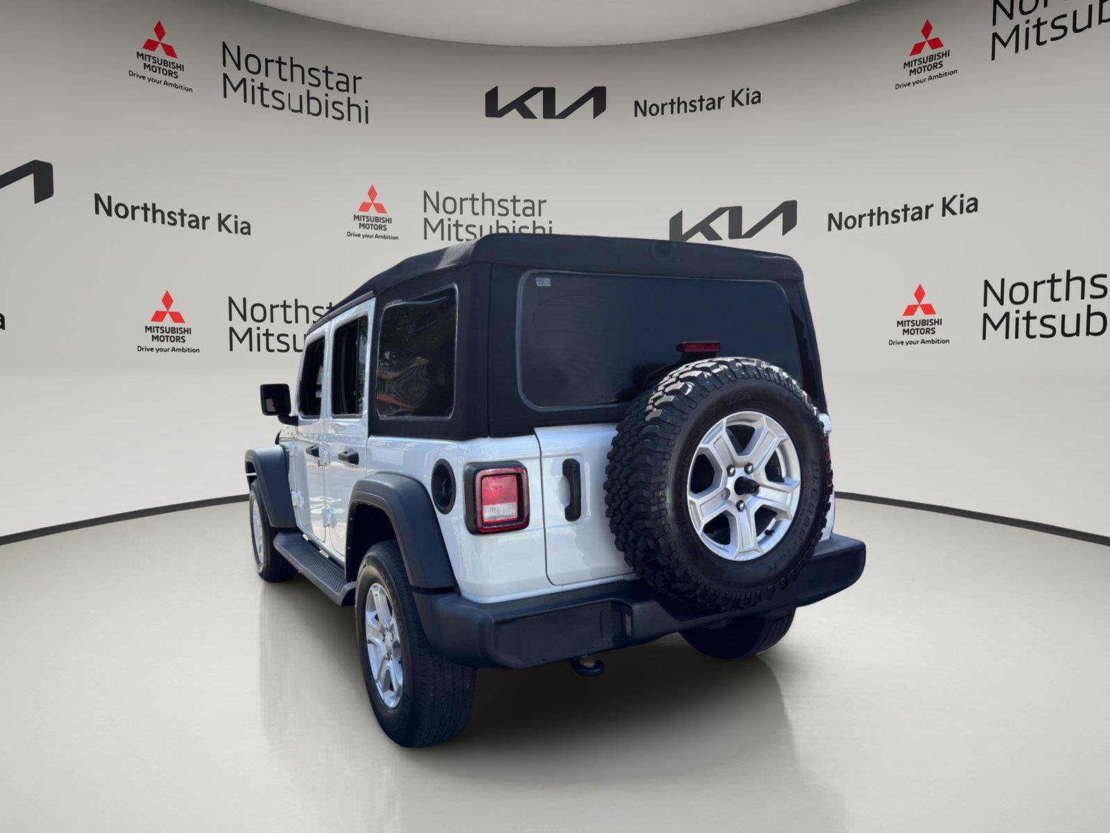Used 2021 Jeep Wrangler Unlimited Sport AWD/4WD image 2