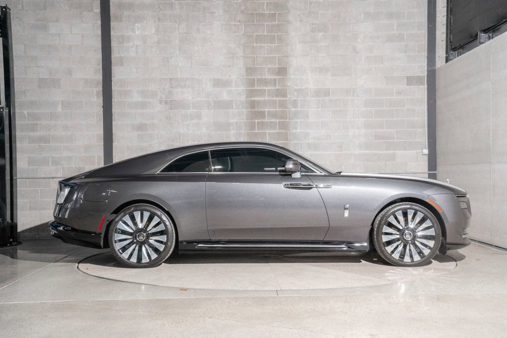 Used 2024 Rolls-Royce Spectre w/ Spectre Launch Package AWD/4WD image 2