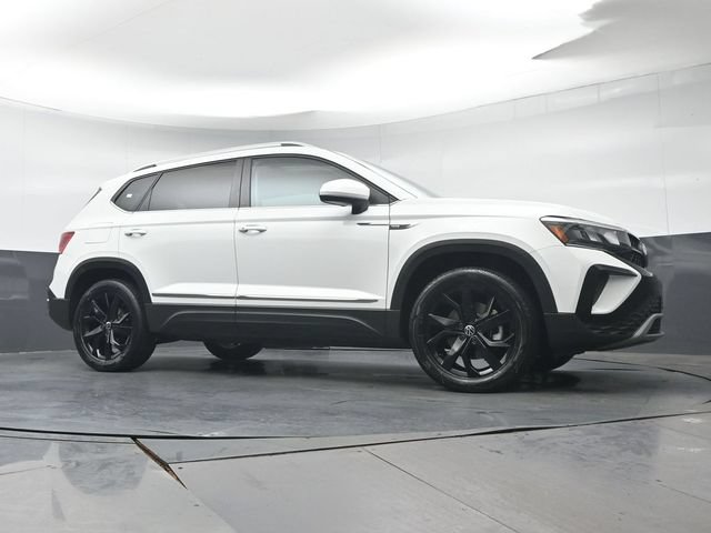 Used 2022 Volkswagen Taos SE w/ Panoramic Sunroof Package AWD/4WD image 31