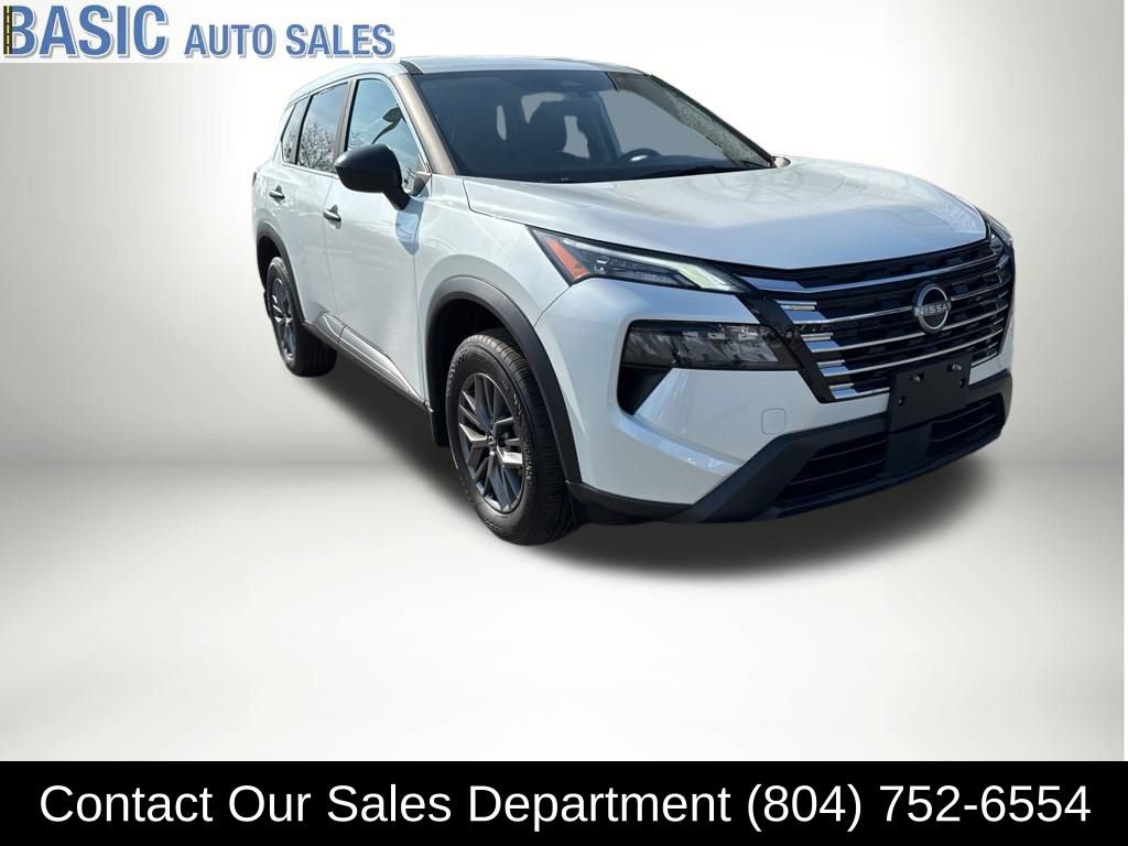 Used 2025 Nissan Rogue S image 5