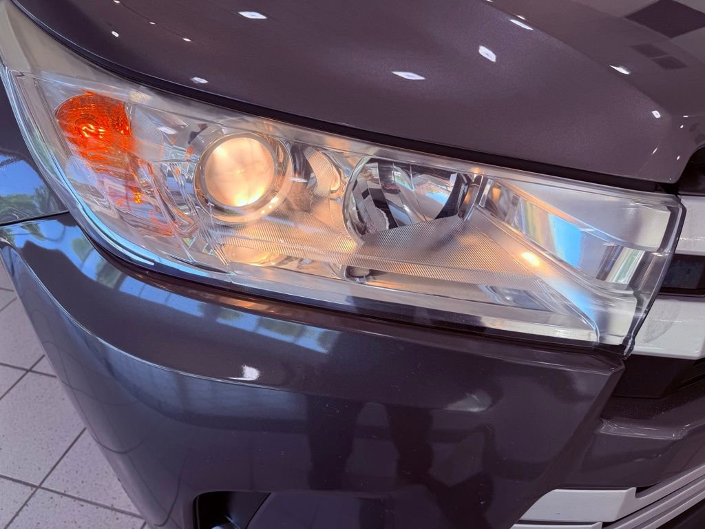 Used 2018 Toyota Highlander XLE AWD/4WD image 16