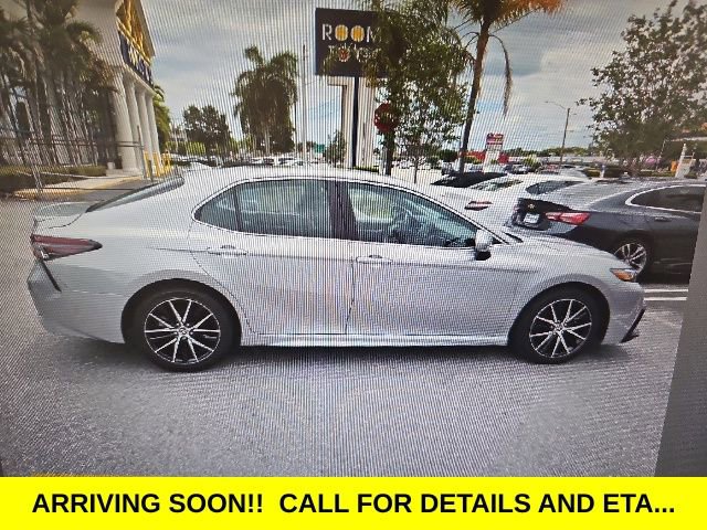 Used 2024 Toyota Camry SE FWD image 2