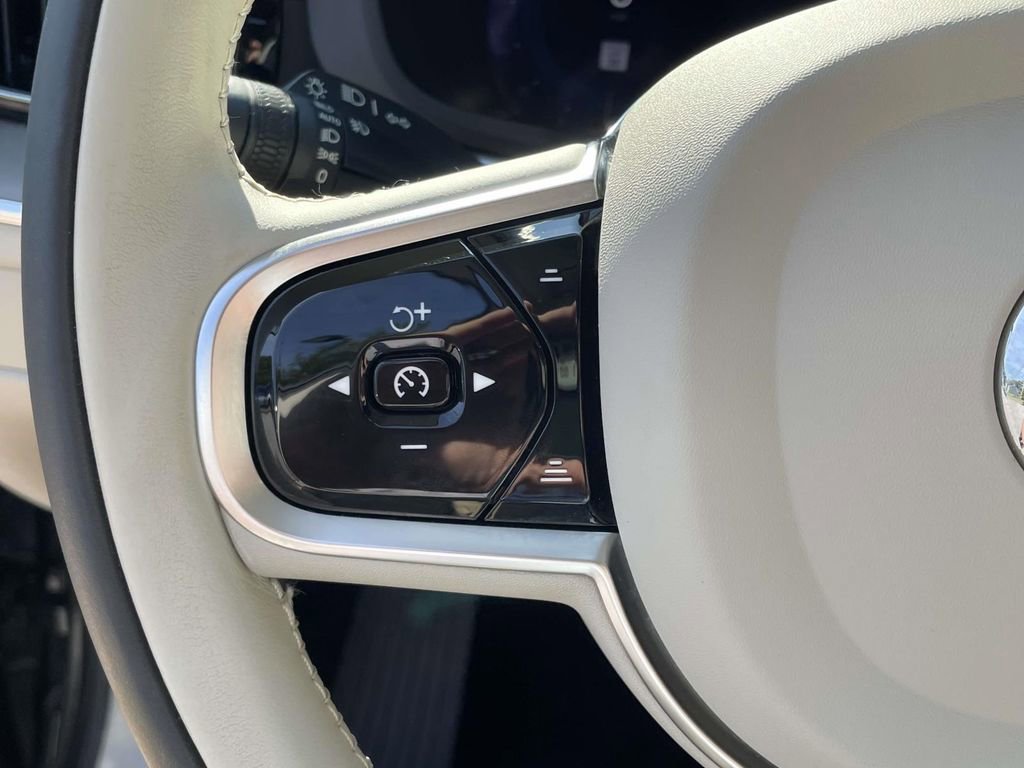 Used 2023 Volvo XC60 T8 Ultimate w/ Protection Package Premier image 23