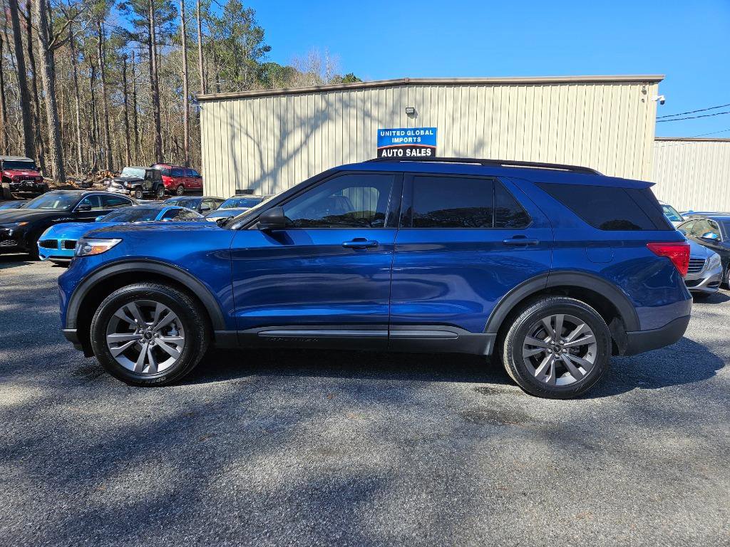 Used 2021 Ford Explorer XLT w/ Equipment Group 202A image 3