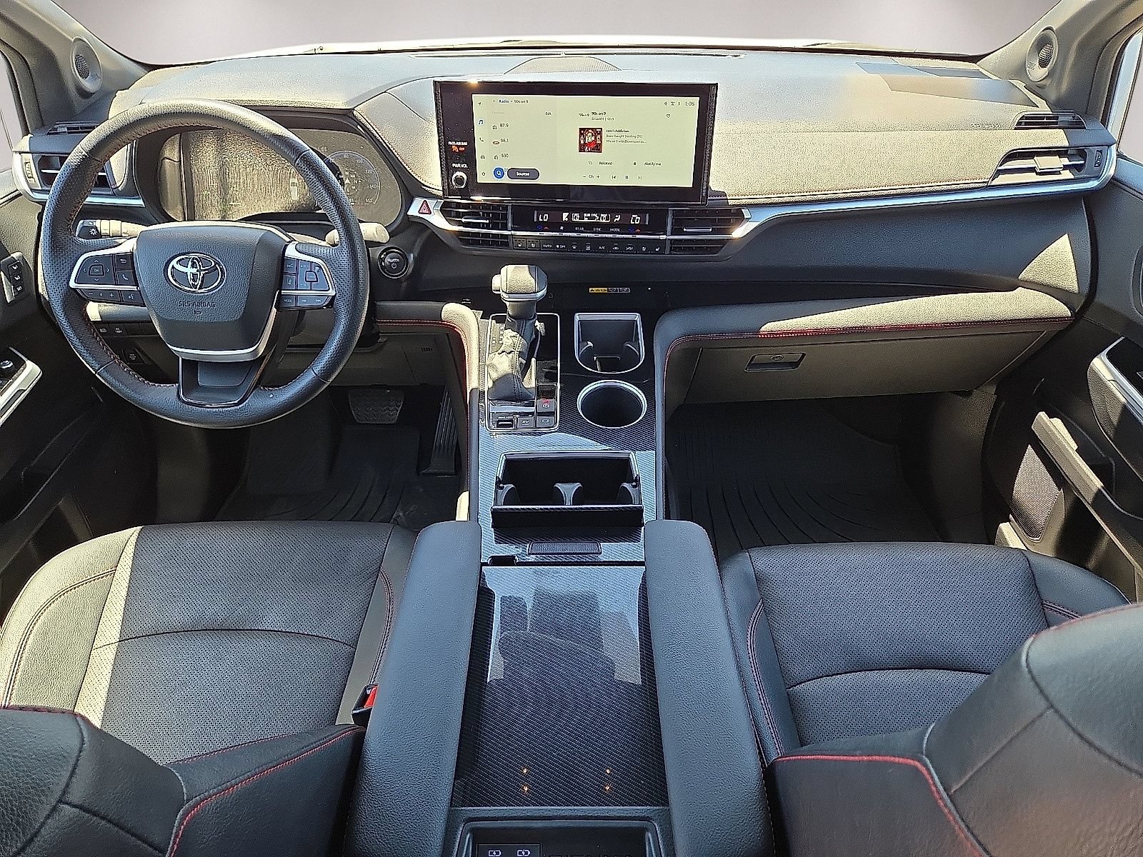 Used 2025 Toyota Sienna XSE w/ XSE Premium Package AWD/4WD image 18
