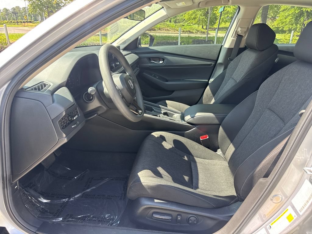 Certified 2025 Honda Accord SE image 13