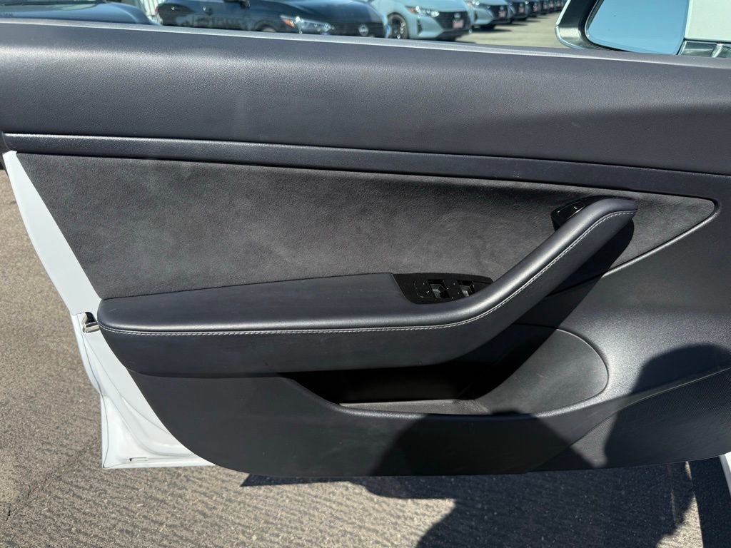 Used 2020 Tesla Model 3 Standard Range Plus image 18