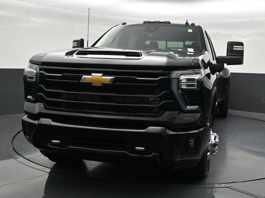 Used 2026 Chevrolet Silverado 3500 High Country w/ High Country Premium Package AWD/4WD image 9