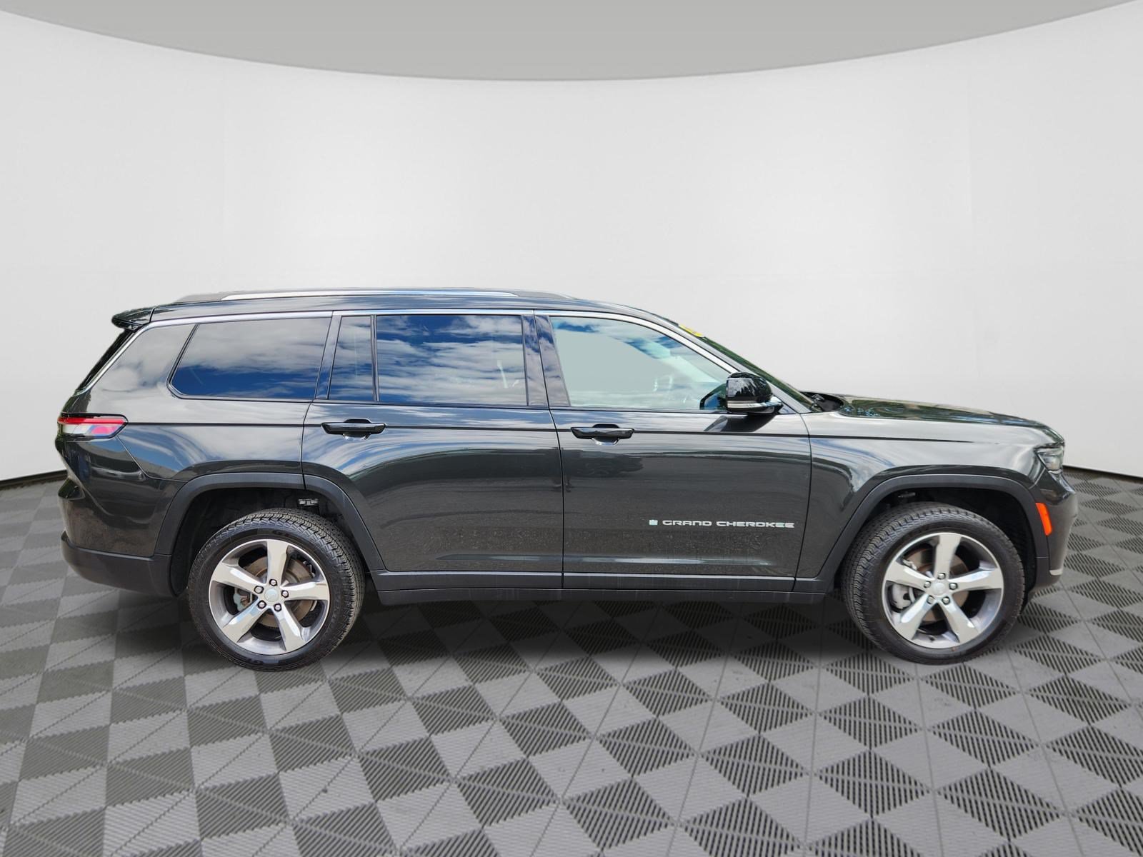 Used 2022 Jeep Grand Cherokee L Limited AWD/4WD image 6