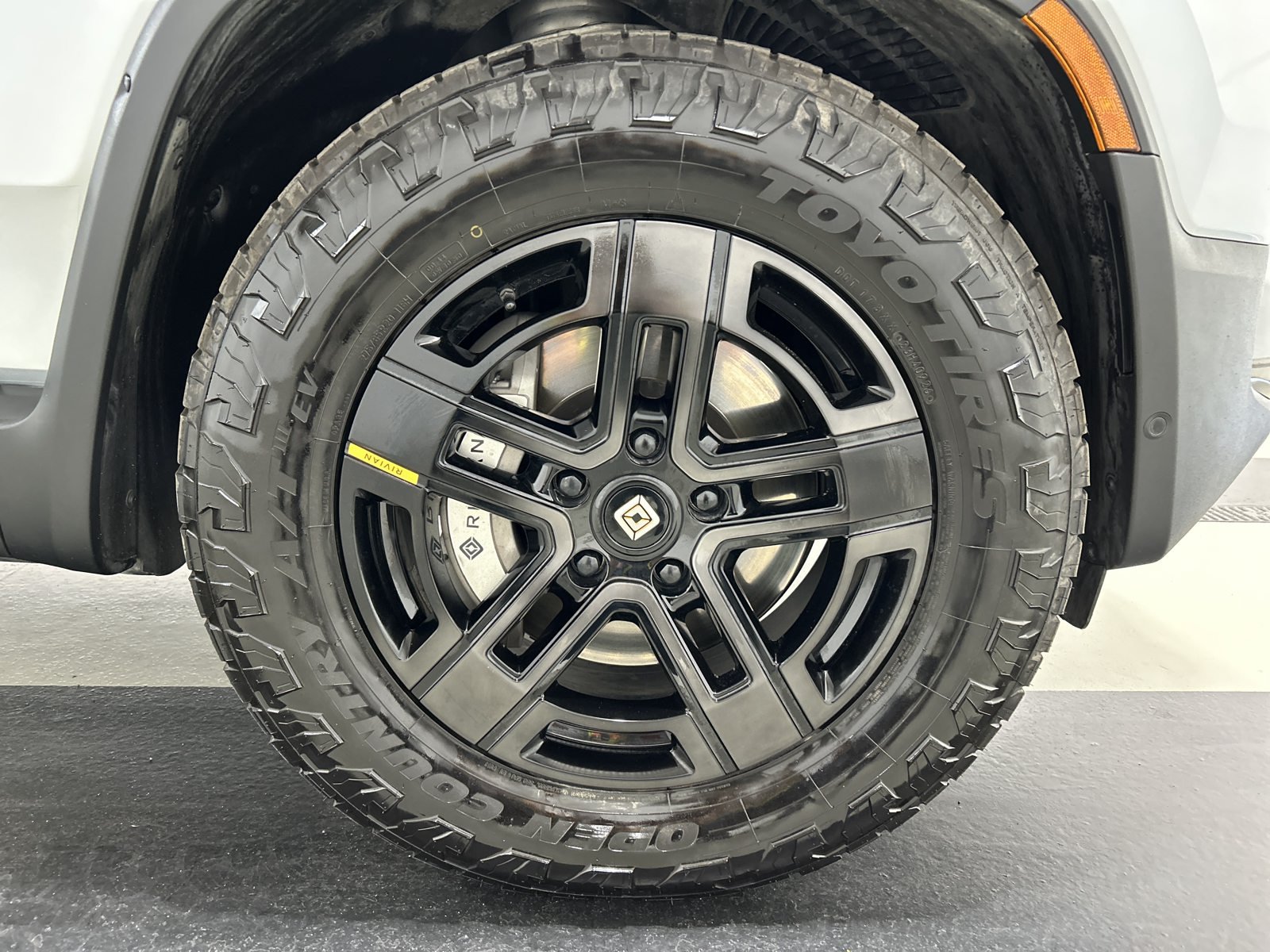 Used 2024 Rivian R1T Adventure Dual AWD/4WD image 11