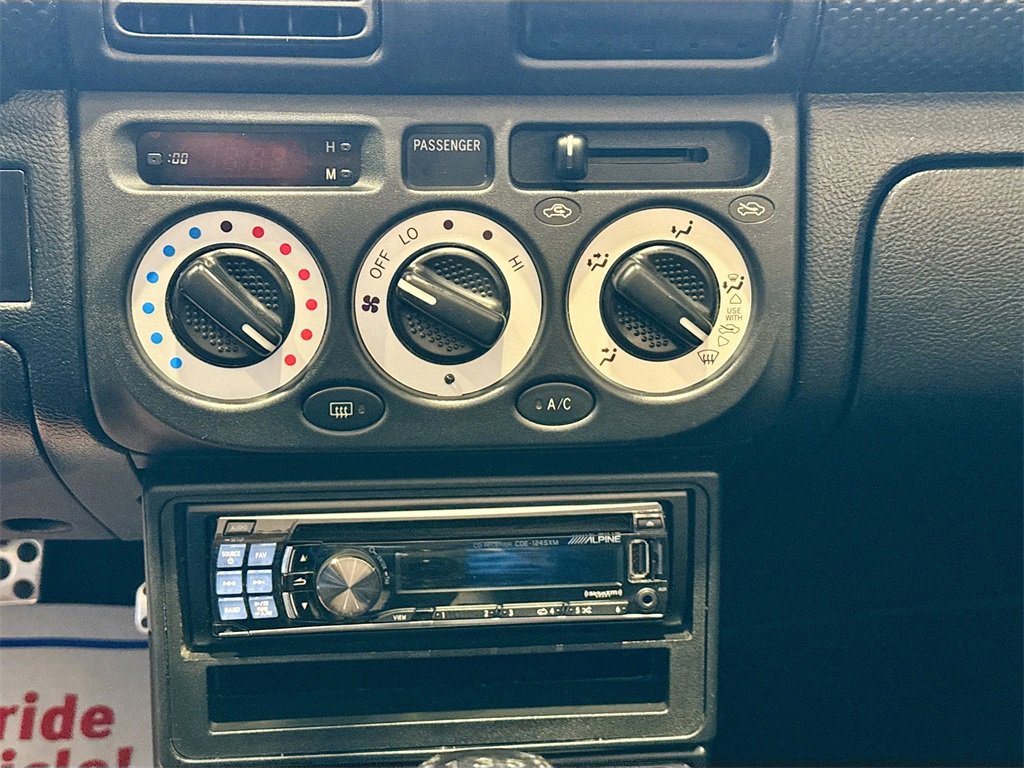 Used 2000 Toyota MR2 image 11