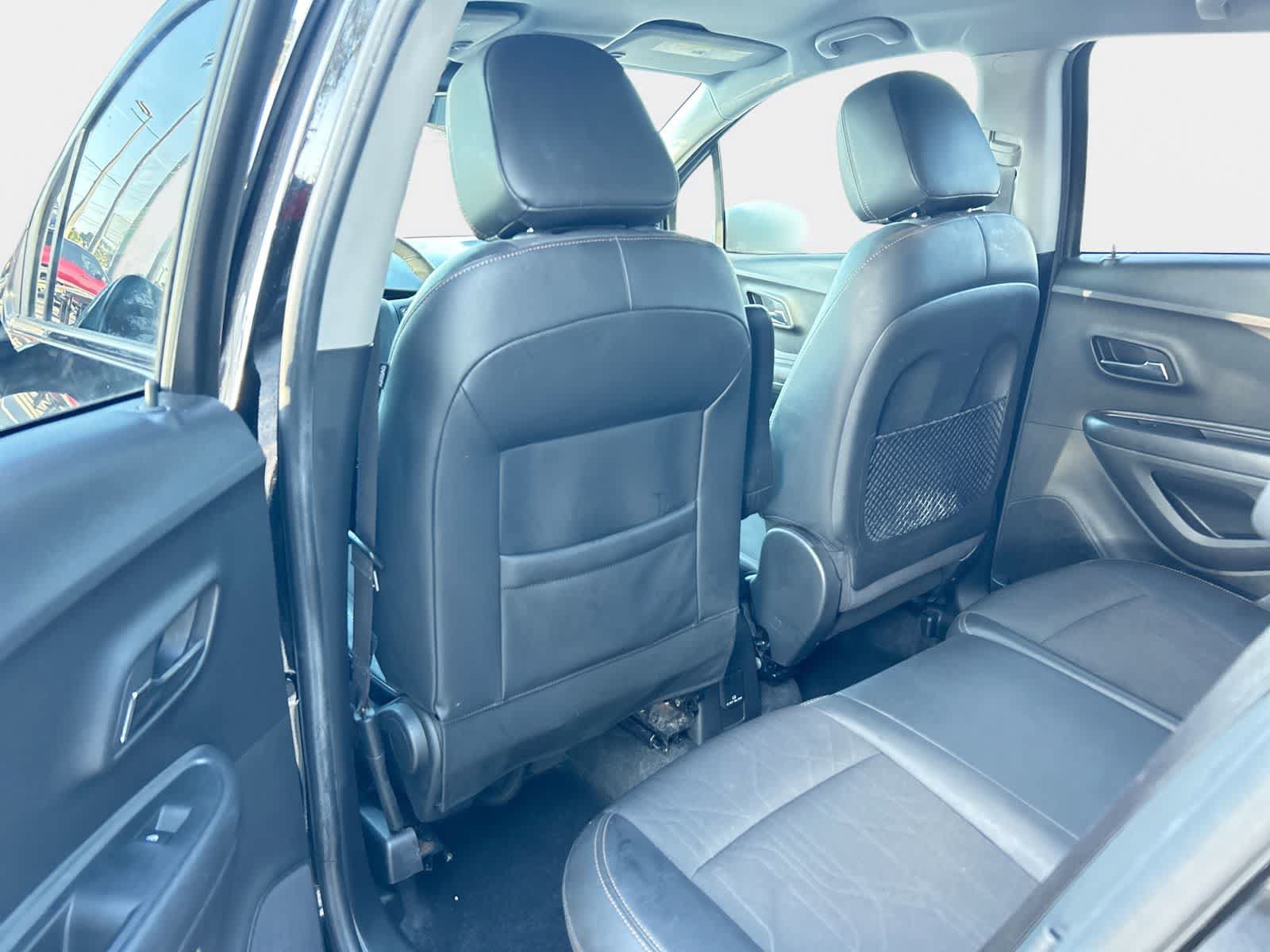 Used 2020 Chevrolet Trax LT w/ LT Convenience Package FWD image 12
