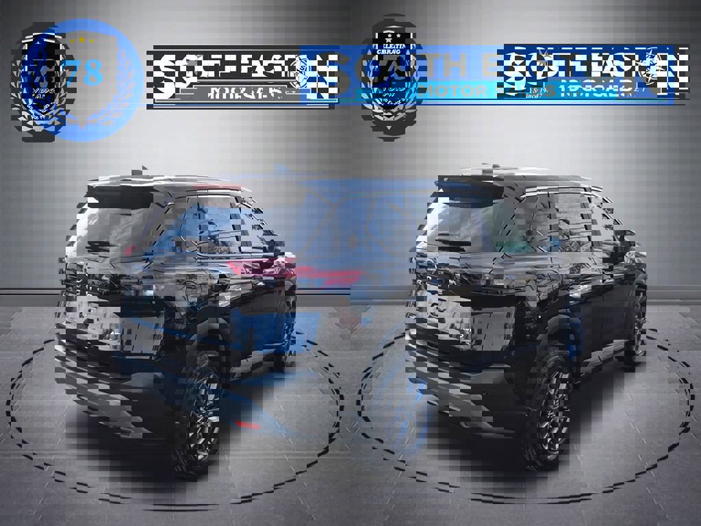 Used 2023 Nissan Rogue S image 6