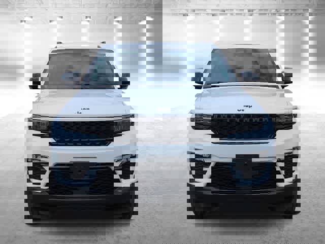 Used 2023 Jeep Grand Cherokee Limited w/ Black Appearance Package image 3