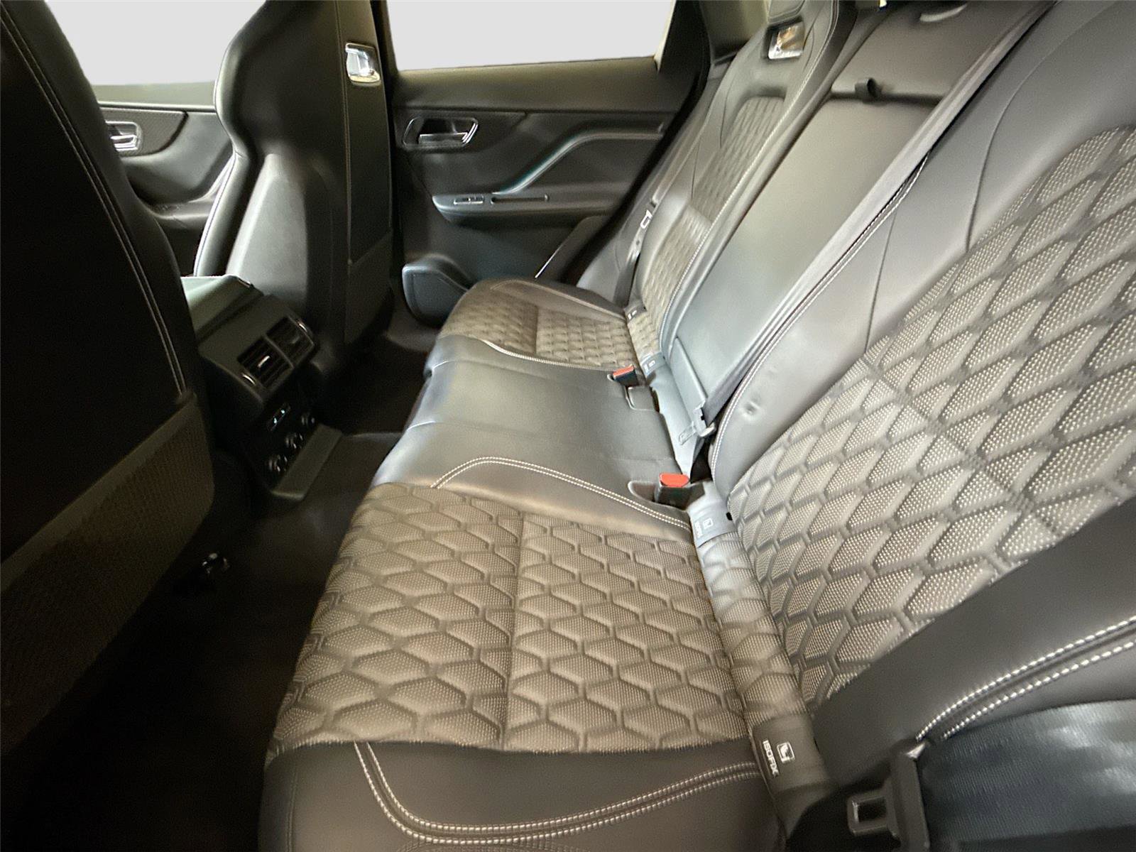 Used 2020 Jaguar F-PACE SVR image 25