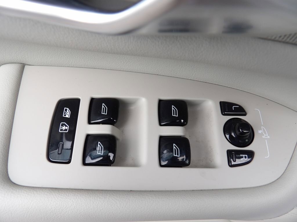 Certified 2024 Volvo XC90 B6 Plus w/ Protection Package Premier image 11