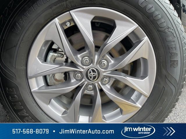 Used 2024 Toyota Sienna XLE FWD image 3