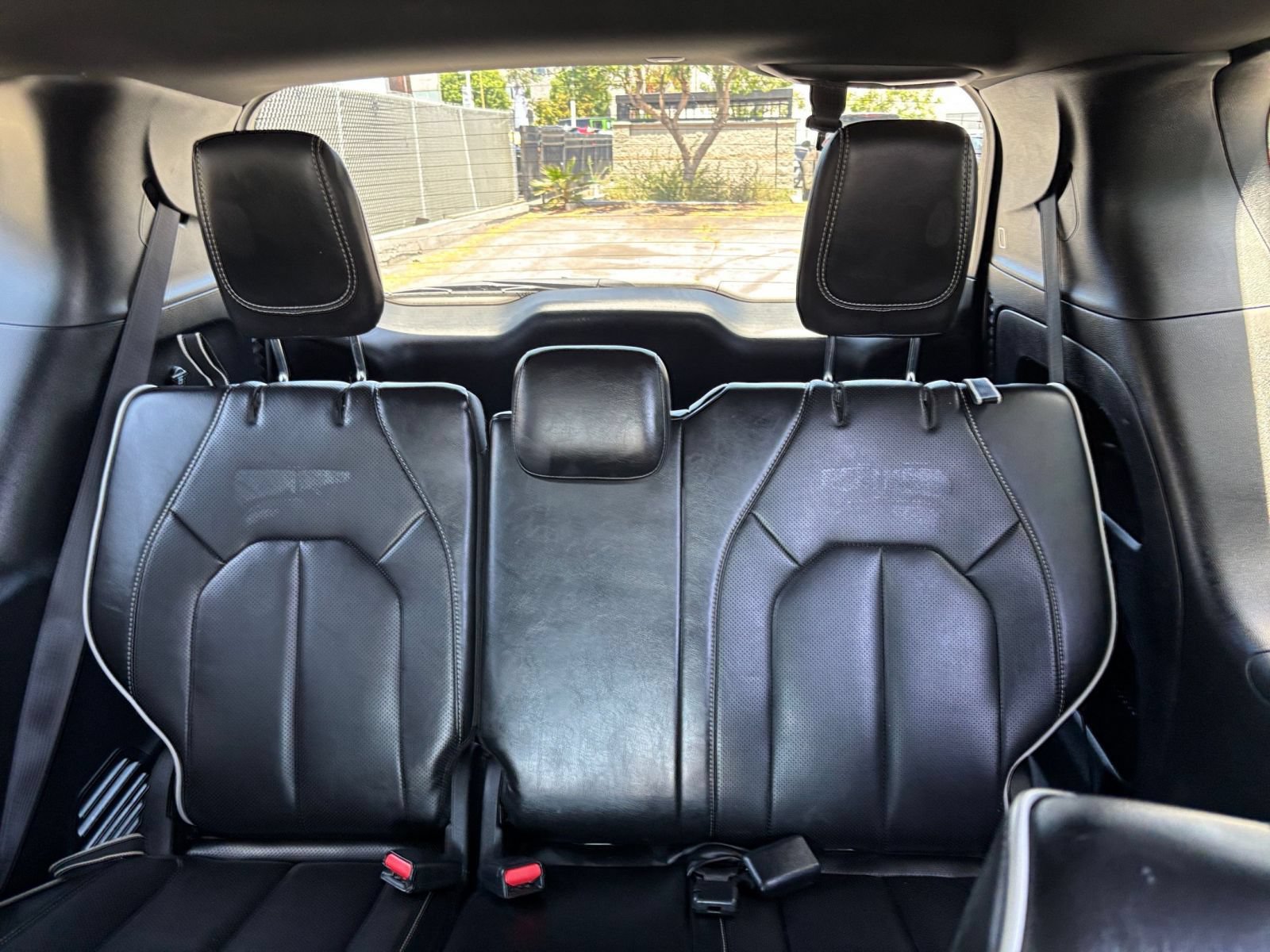 Used 2025 Chrysler Pacifica Limited FWD image 31