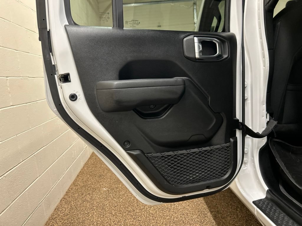 Used 2022 Jeep Gladiator Sport AWD/4WD image 14