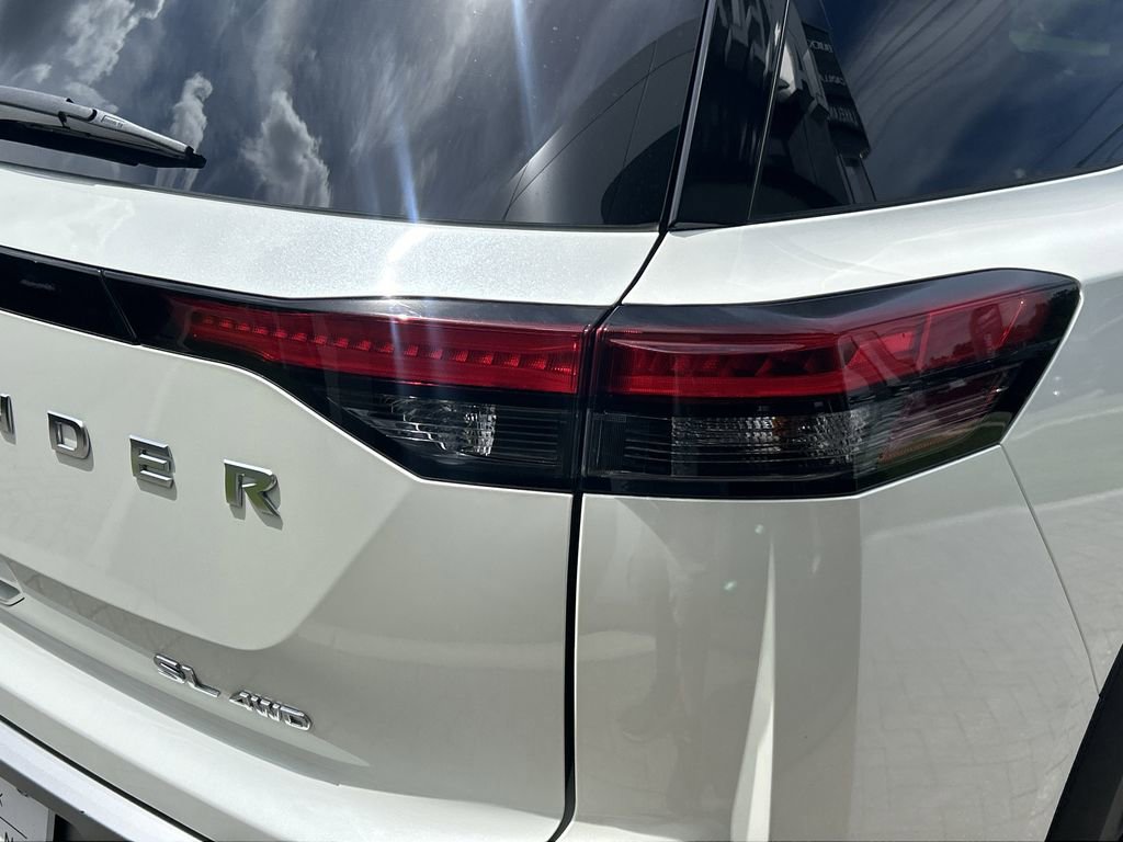 Used 2024 Nissan Pathfinder SL image 9