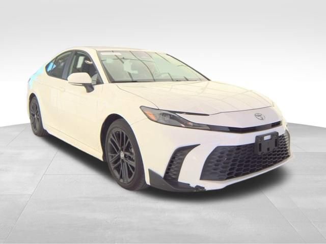 Used 2025 Toyota Camry SE FWD image 3