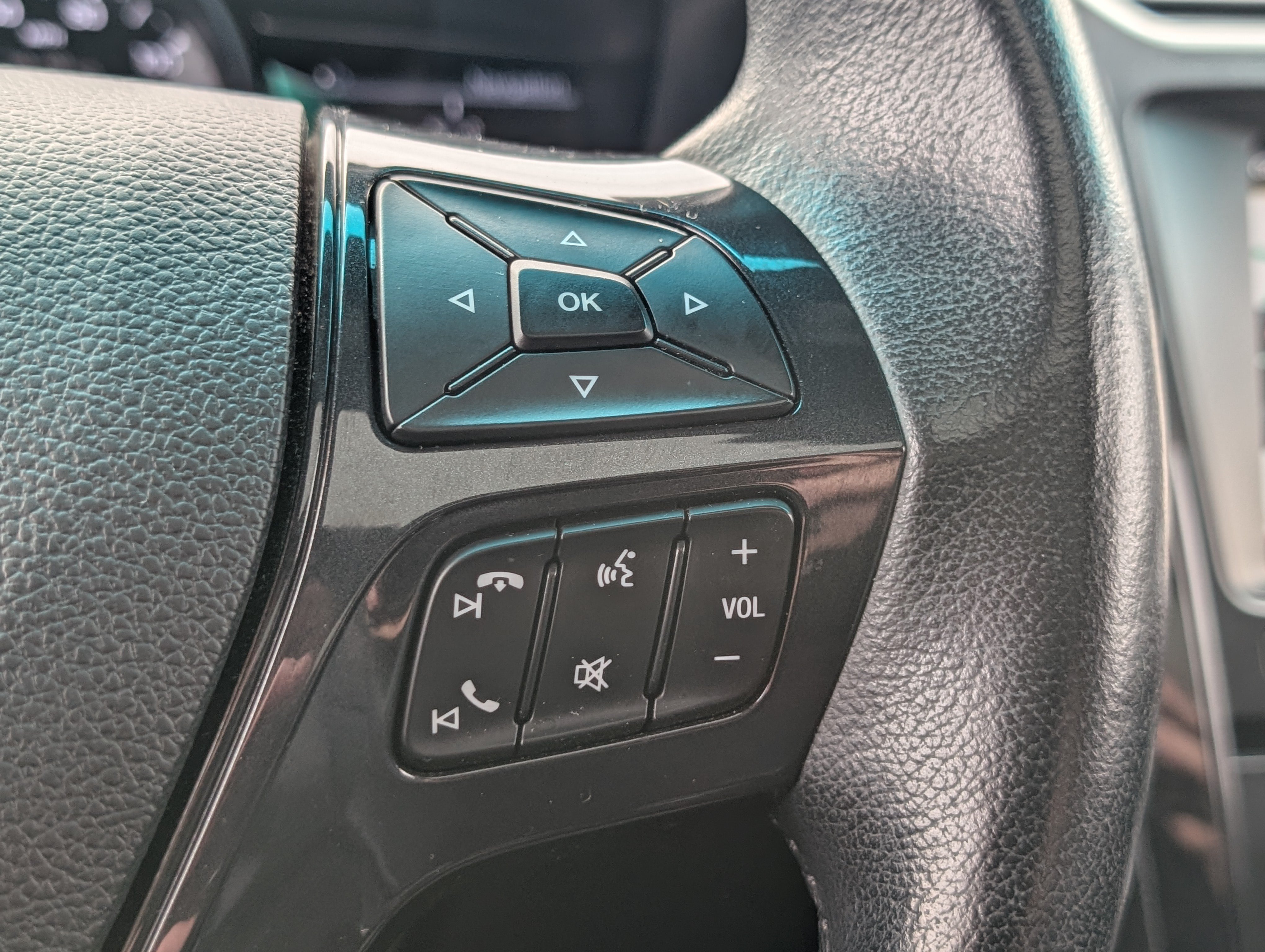 Used 2016 Ford Explorer XLT w/ Equipment Group 202A AWD/4WD image 25