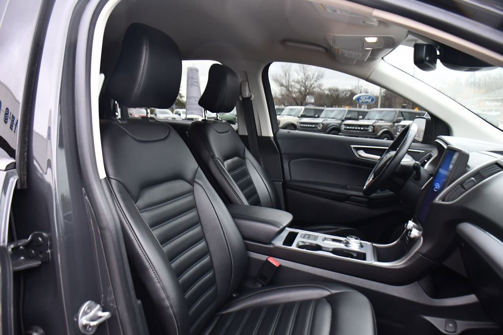 Used 2021 Ford Edge SEL w/ Convenience Package image 16