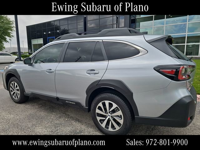 Used 2025 Subaru Outback Premium image 3