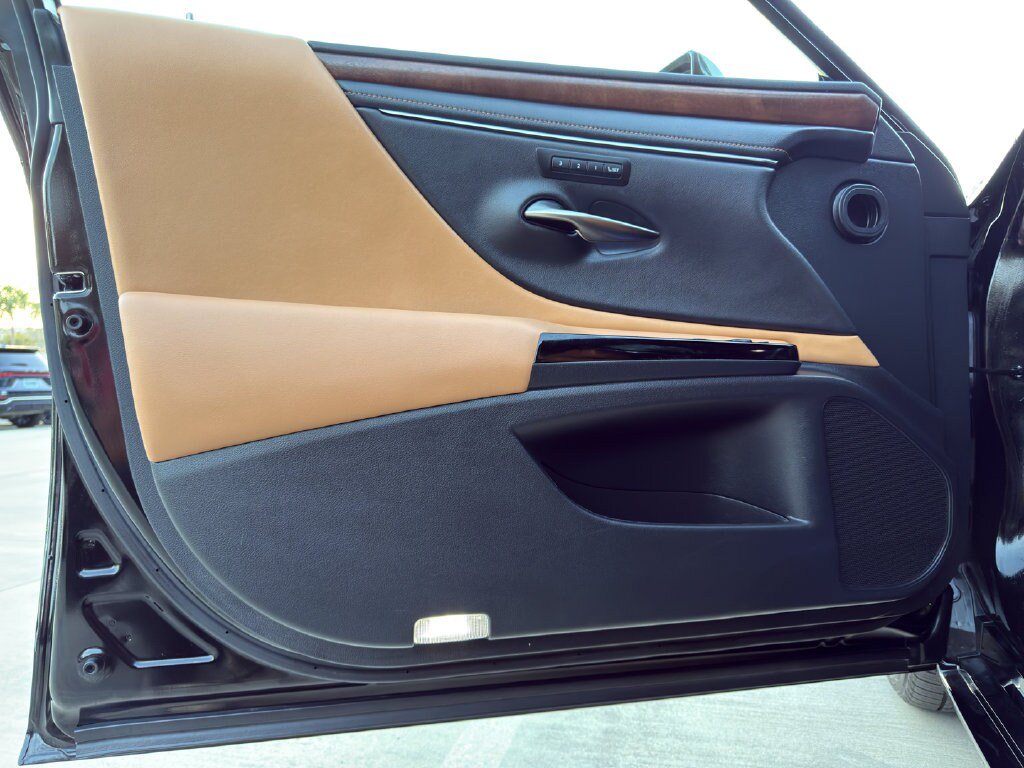 Certified 2024 Lexus ES 300h w/ Premium Package FWD image 30