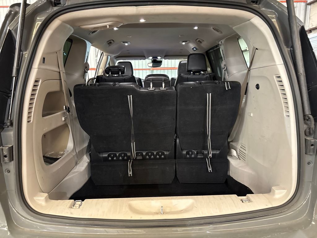 Used 2023 Chrysler Pacifica Touring-L image 28