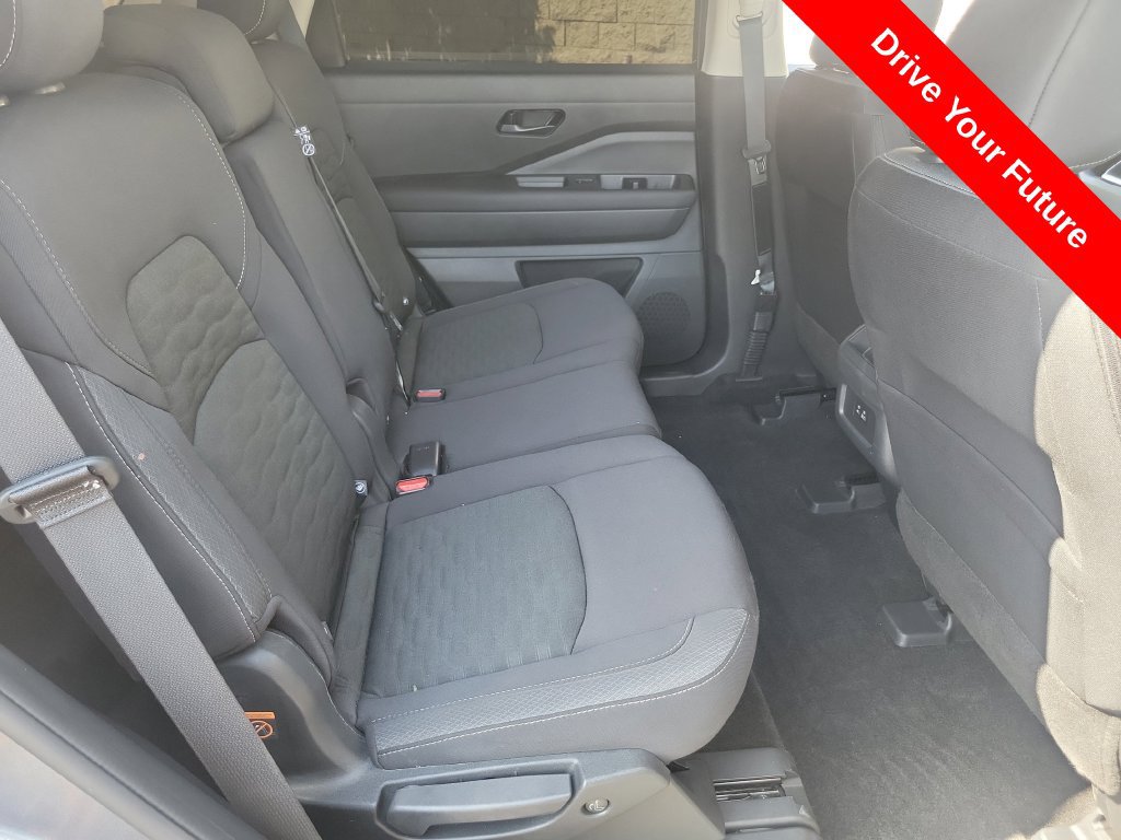 Used 2025 Nissan Pathfinder S FWD image 20