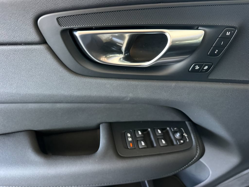 New 2026 Volvo XC60 B5 Plus AWD/4WD image 10