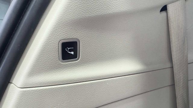 Used 2021 Chrysler Pacifica Touring-L image 37