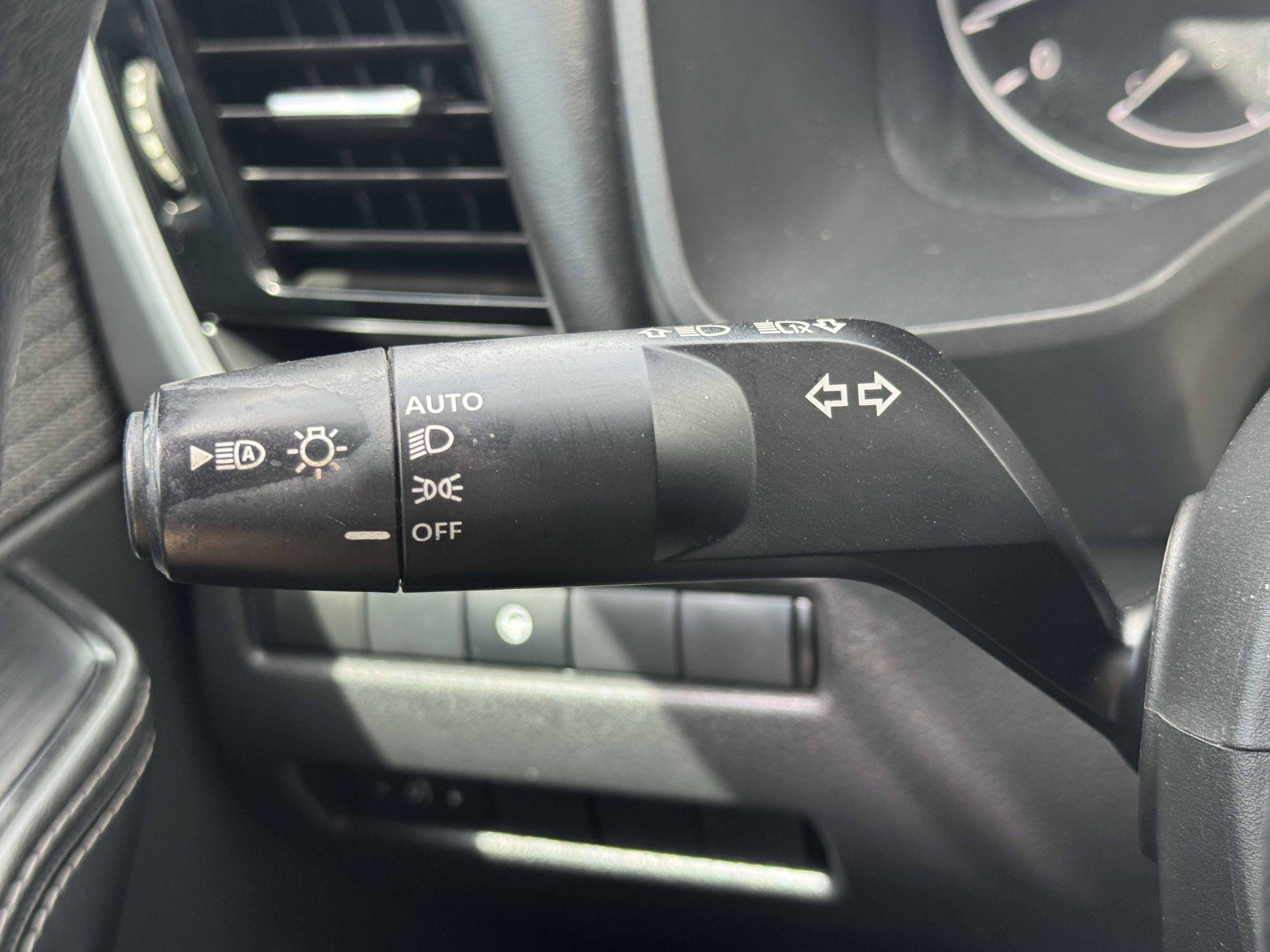 Used 2021 Nissan Rogue SV image 21