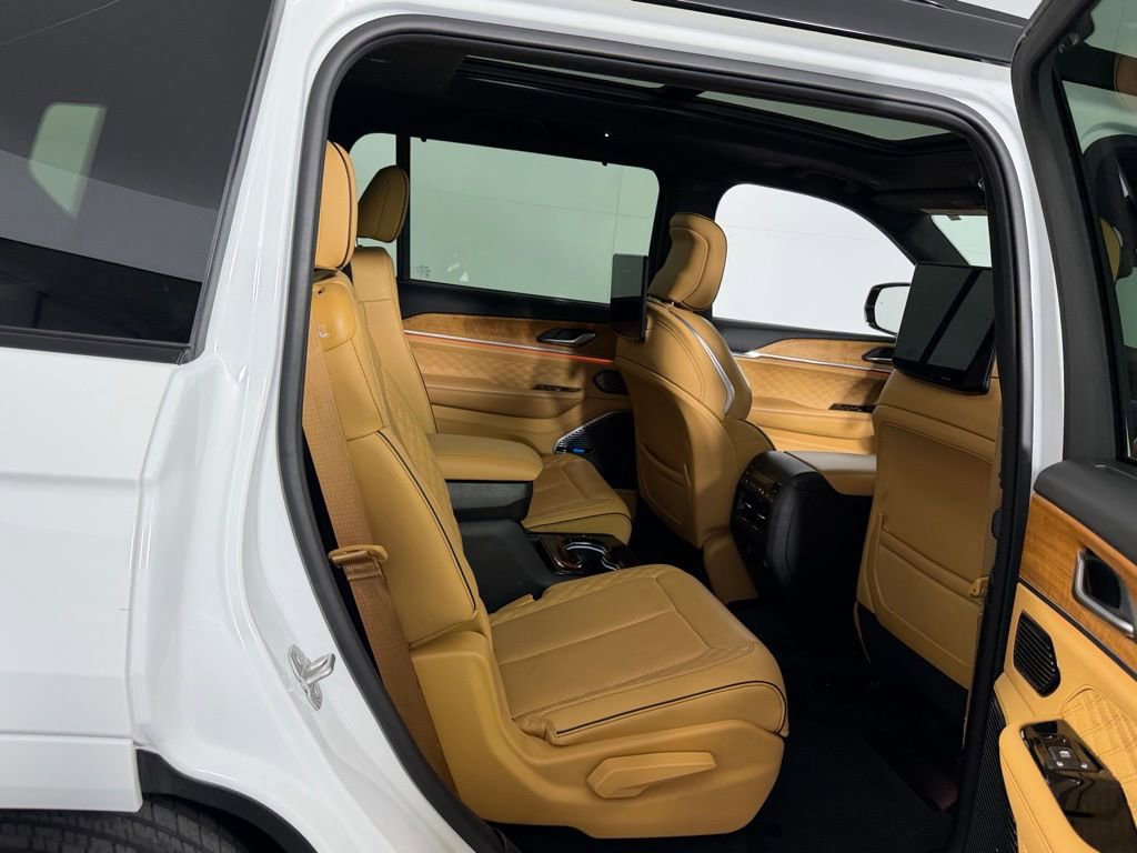 Used 2023 Jeep Grand Cherokee L Summit AWD/4WD image 27