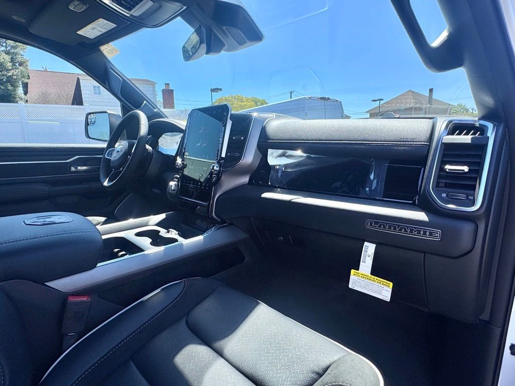 New 2026 RAM 1500 Laramie AWD/4WD image 18