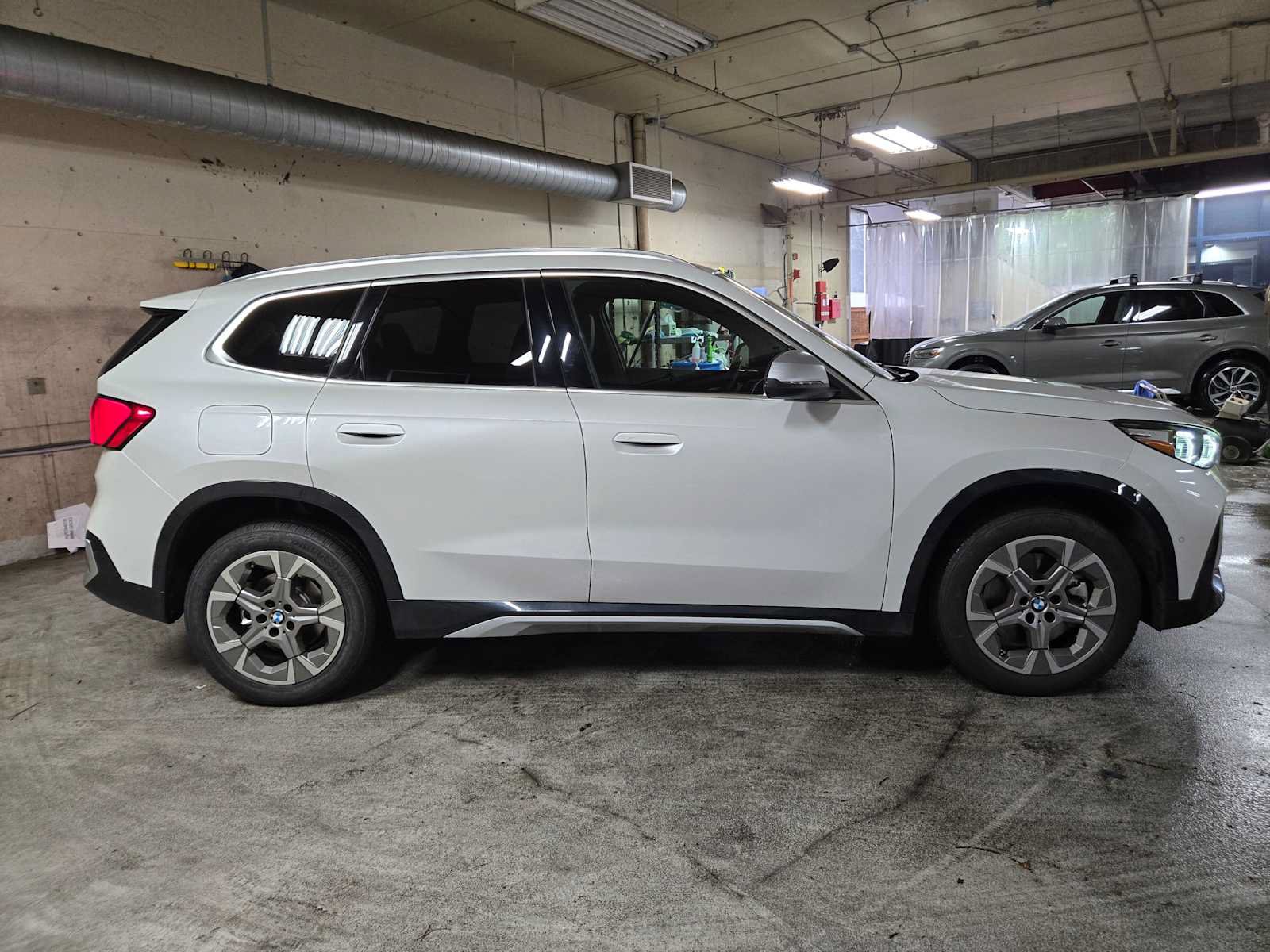 Used 2024 BMW X1 xDrive28i w/ Convenience Package AWD/4WD image 2