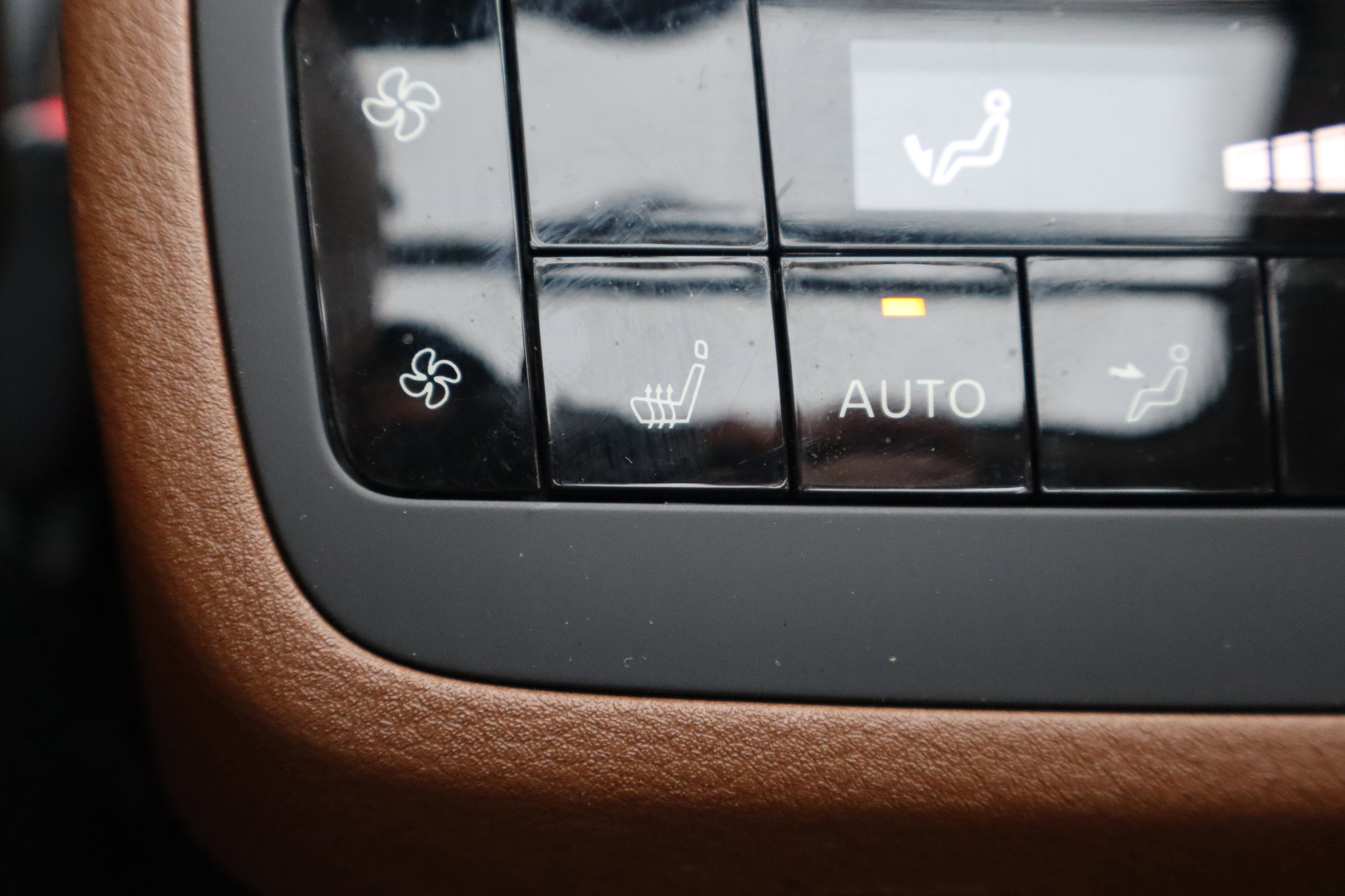 Used 2024 Nissan Pathfinder Platinum w/ Cargo Package image 27