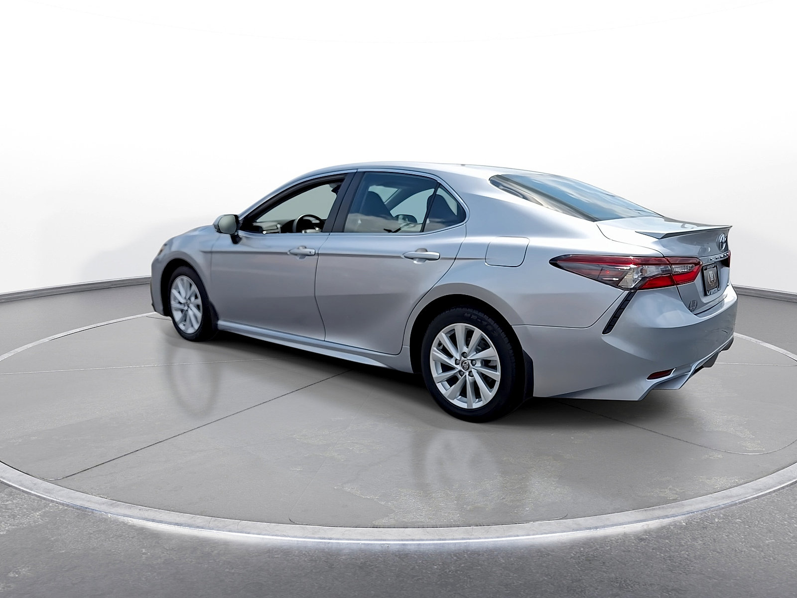 Used 2024 Toyota Camry SE FWD image 6