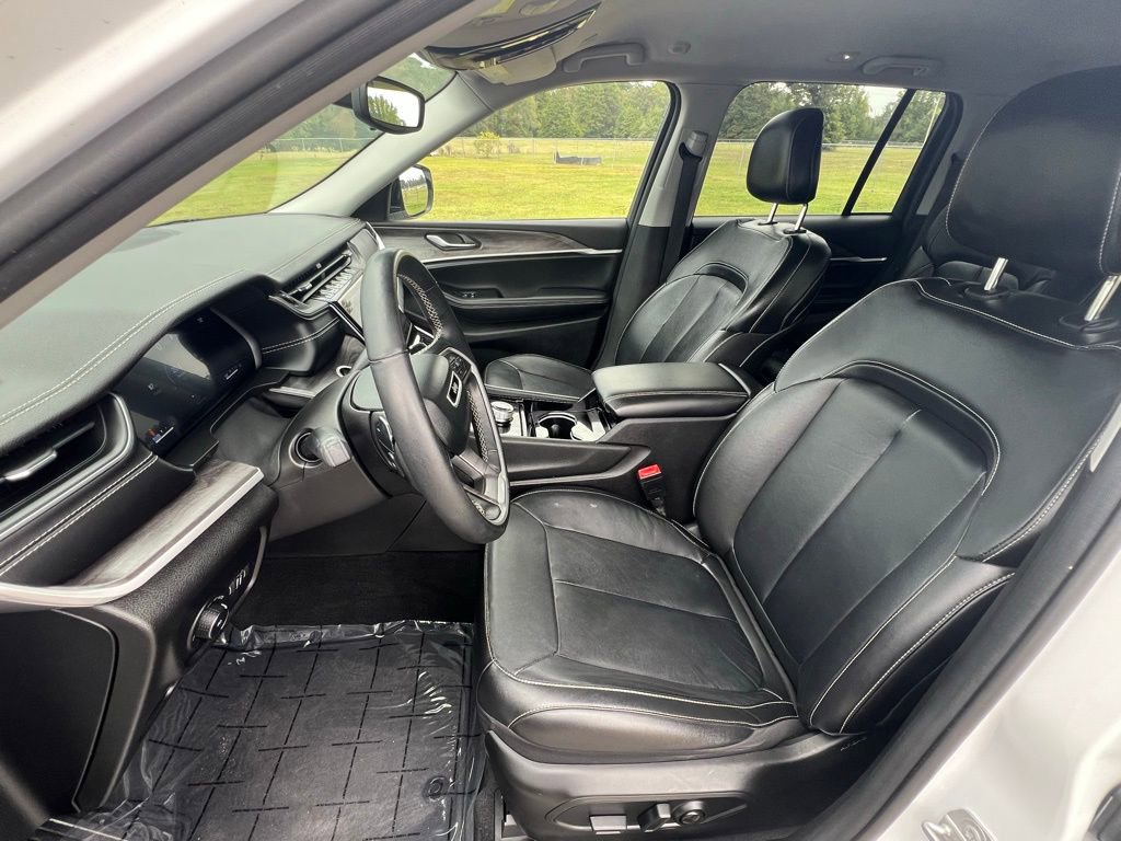 Used 2022 Jeep Grand Cherokee Limited image 11