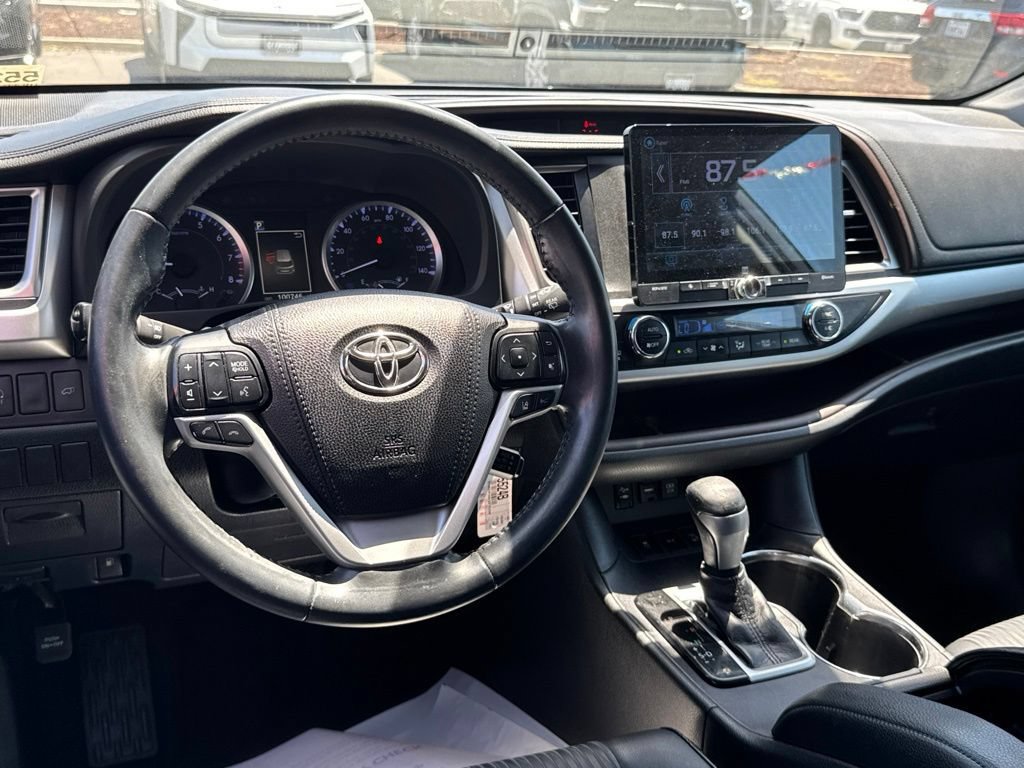 Certified 2019 Toyota Highlander Plus w/ Carpet Mat Package (TMS) AWD/4WD image 33