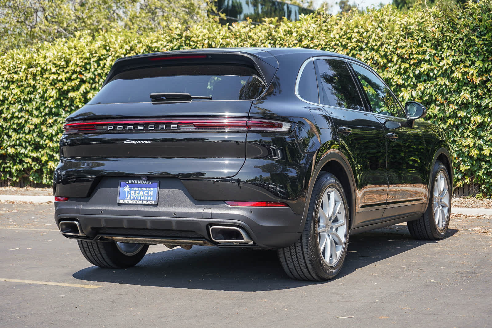 Used 2024 Porsche Cayenne AWD/4WD image 6