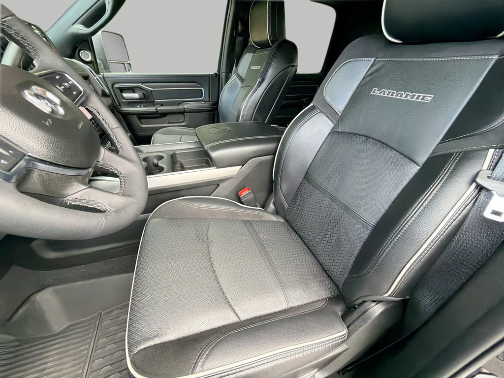 Used 2025 RAM 3500 Laramie AWD/4WD image 22