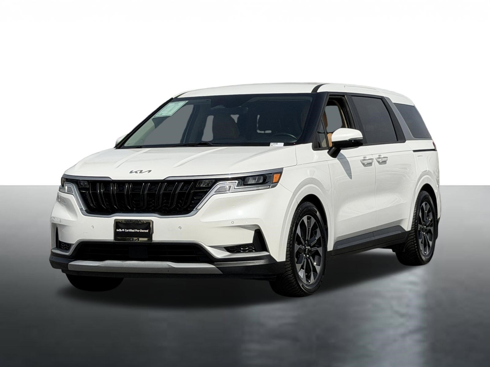 Used 2022 Kia Carnival EX image 4