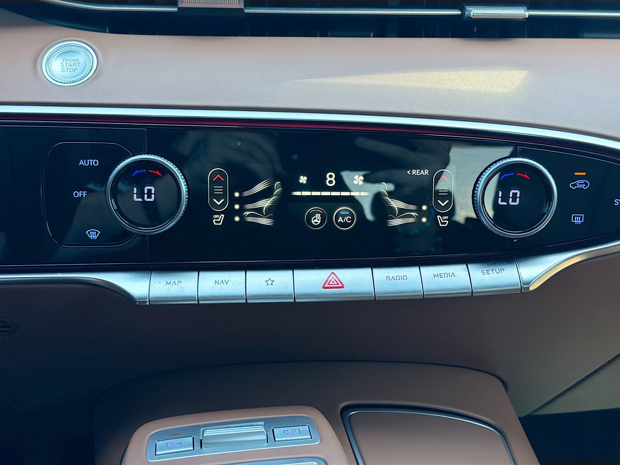 Used 2024 Genesis GV70 2.5T w/ Advanced Package image 34