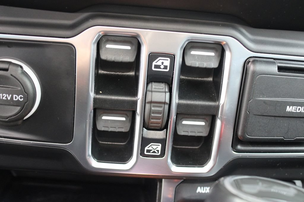 Used 2021 Jeep Wrangler Unlimited Sahara AWD/4WD image 18