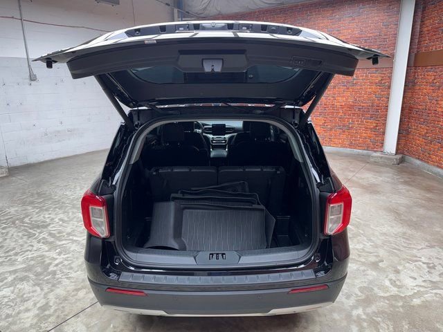 Used 2022 Ford Explorer XLT w/ Equipment Group 202A image 28