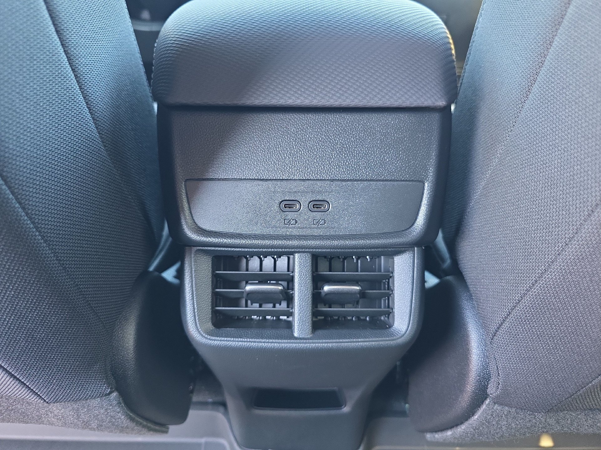 New 2027 Chevrolet Equinox LT w/ Safety and Technology Package FWD image 15